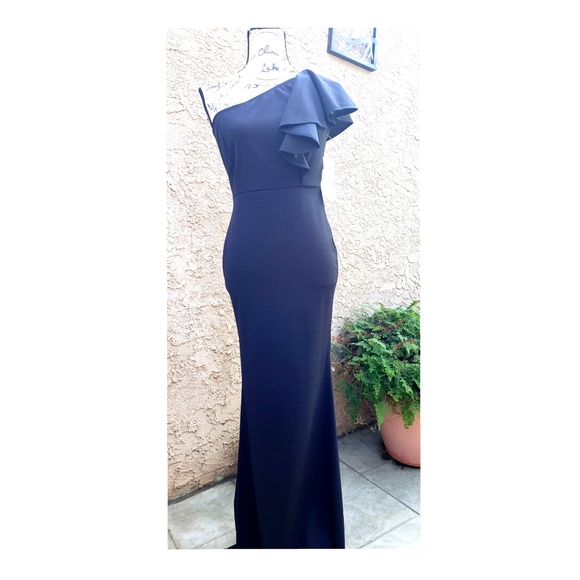 One shoulder ruffle gown - Picture 1 of 3